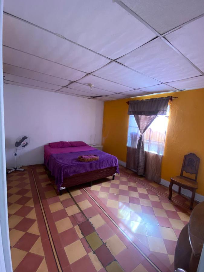 4 Grados Hostel Ciudad Guatemala Eksteriør billede